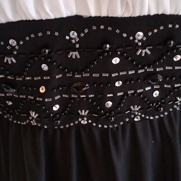 La Nouvelle Renaissance Evening Dress - Picture 4 of 11